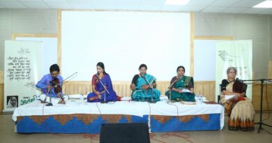 Enthusiastic response of fans to Anavat Shantabai musical program of MGM College of Mass Communication and Journalism