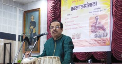 Pt Amod Dandage's tabla playing workshop concluded in Shivaji University