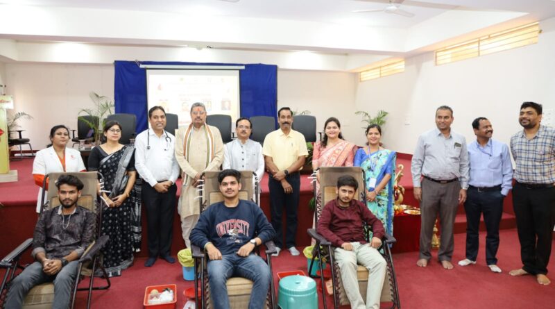 A grand blood donation camp was held at Kavikulguru Kalidas Sanskrit University