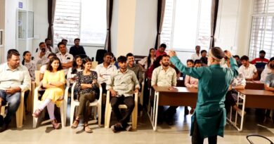 A workshop on 'Voice Culture' was held in Shivaji University