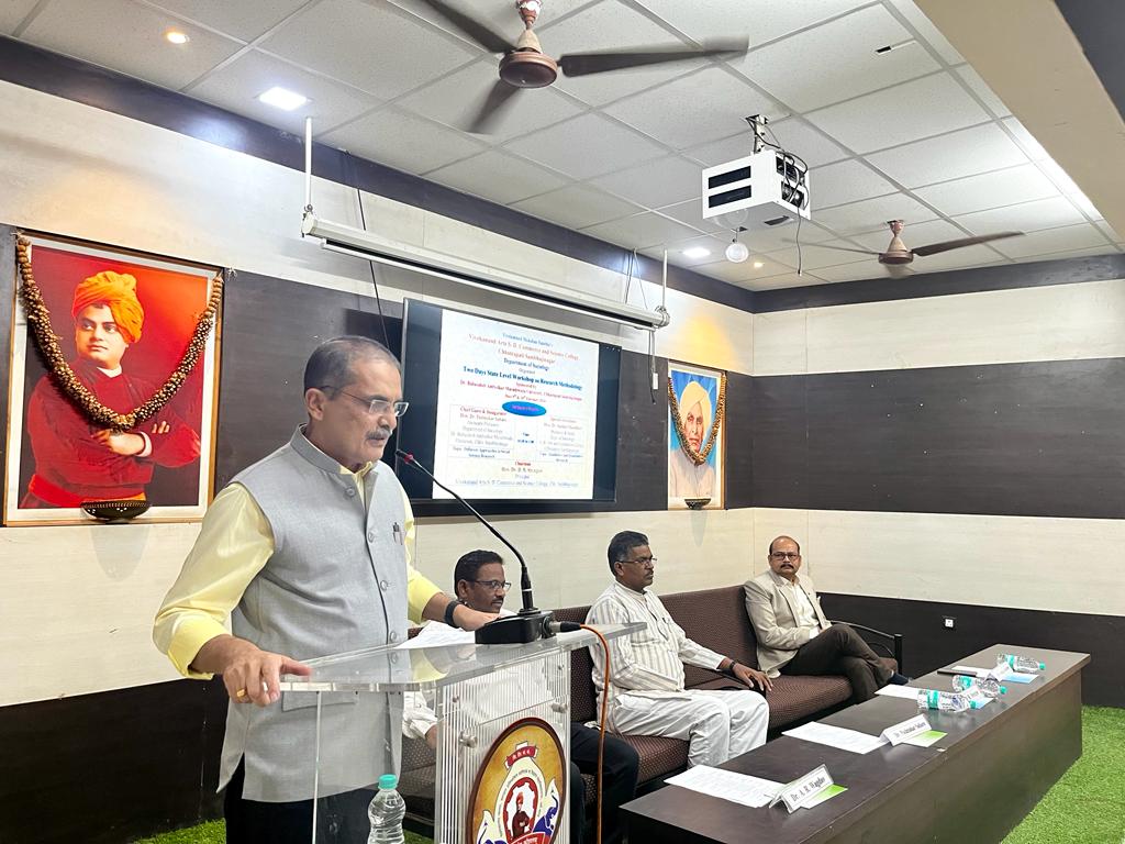 Inauguration of a two-day workshop on Research Methodology at Vivekananda College