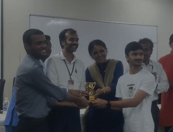 Students of Raisoni College, Pune won the title of Pune University's Tech Hackathon 2024
