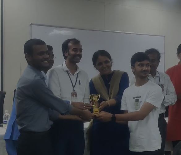 Students of Raisoni College, Pune won the title of Pune University's Tech Hackathon 2024