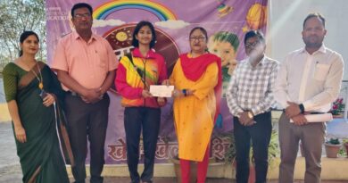 Kendriya Vidyalaya of Hindi University honored Taekwondo player Shravani