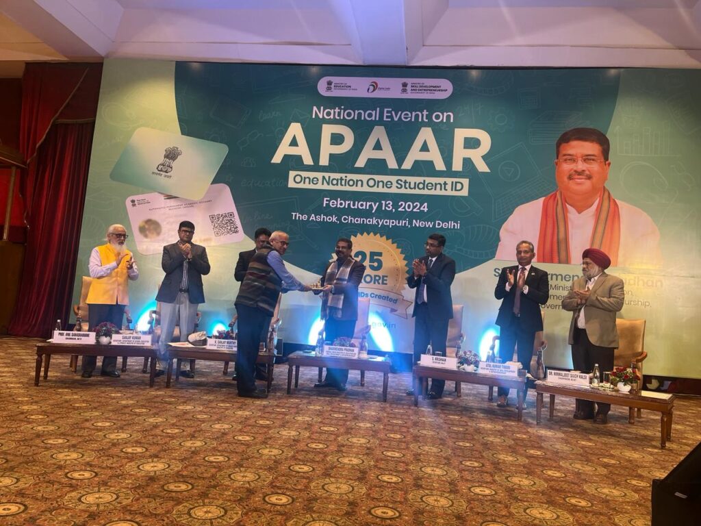 Photo on the occasion of Prof. Sanjiv Sonwane, Vice-Chancellor of Open University being felicitated with a memento by Union Education Minister Dharmendra Pradhan.