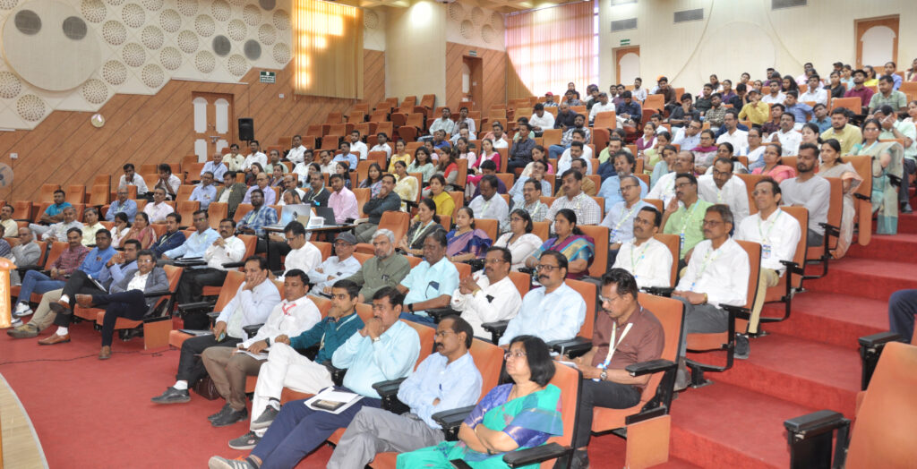 Alumni gathering in North Maharashtra University was completed with enthusiasm