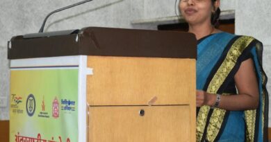 Chandrakala Shahu, a research student of Hindi University, presented her thesis in JNU