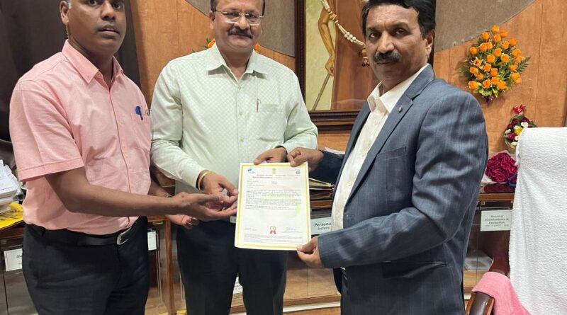 Grant of patent to professors at Latur, sub-campus of srtmu