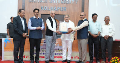 Padma Shri Dr Pratapsingh Jadhav was conferred with Kanbarkar Award by Shivaji University