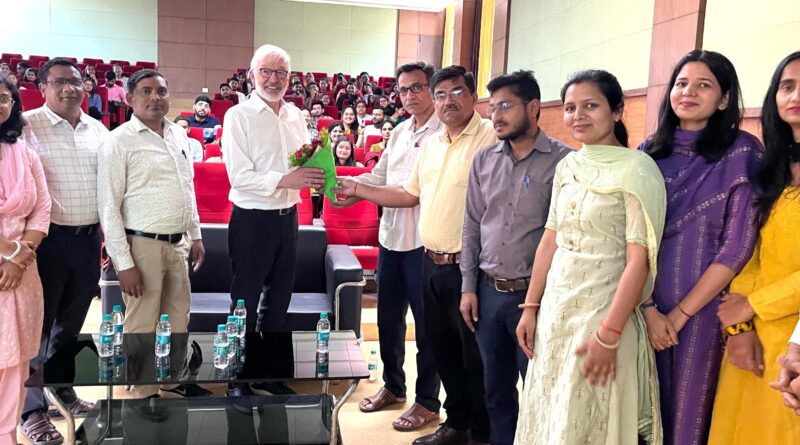 Specialist from Germany delivered a lecture on Medicinal Chemistry at Central University of Haryana