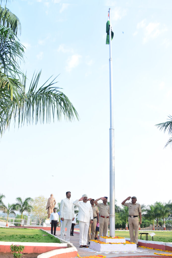 On the occasion of Maharashtra Day in SRTMU University, flag hoisting was completed by Vice Chancellor Dr. Manohar Chaskar.
