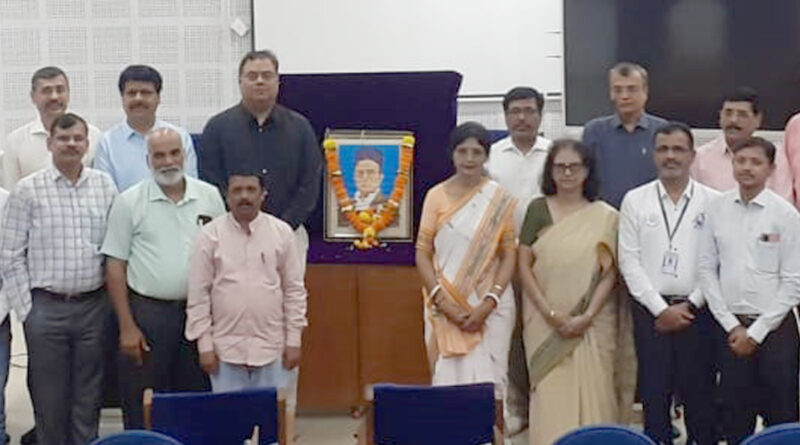 Maharashtrian University of Health Sciences celebrated the birth anniversary of Swatantra Veer Savarkar with enthusiasm