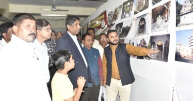 Solapurkars experienced the history of the glorious Holkar royal family through pictures!