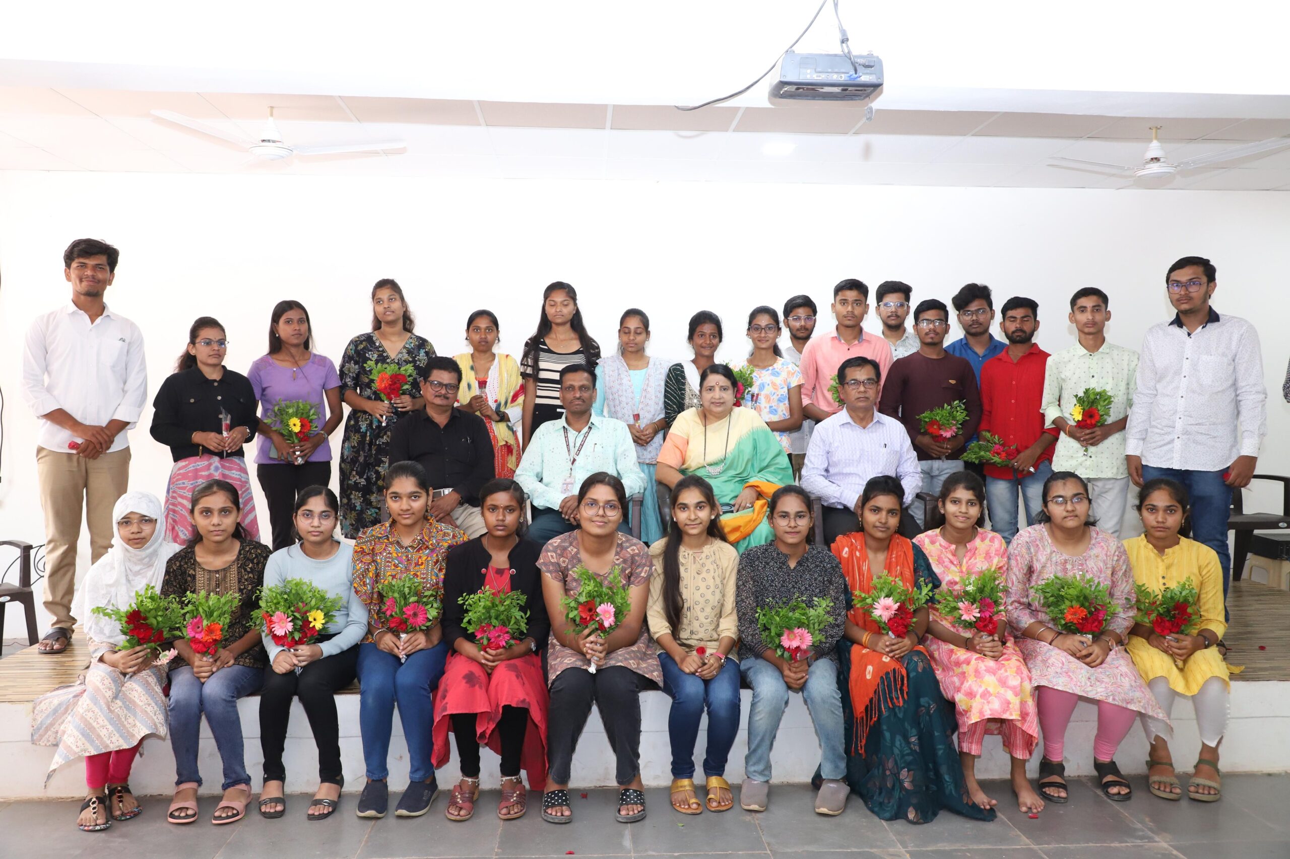 Meritorious students of Sou KSK College felicitated