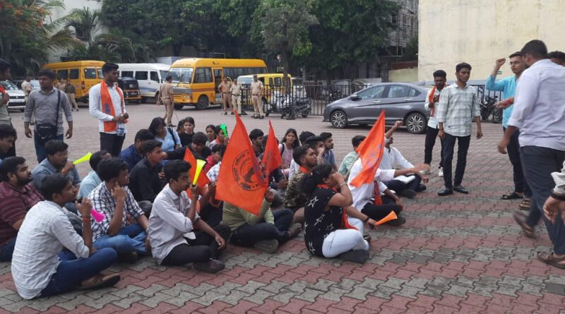 'Pungi Bajao Andolan' at AIMS Institute on behalf of ABVP