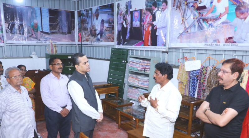 Amravati University Vice Chancellor Dr Milind Barhate visit to Tapovan Institute