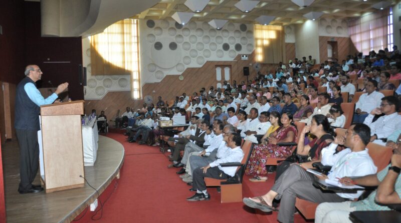 Great response to Uttar Maharashtra University's "Student-Parent" workshop