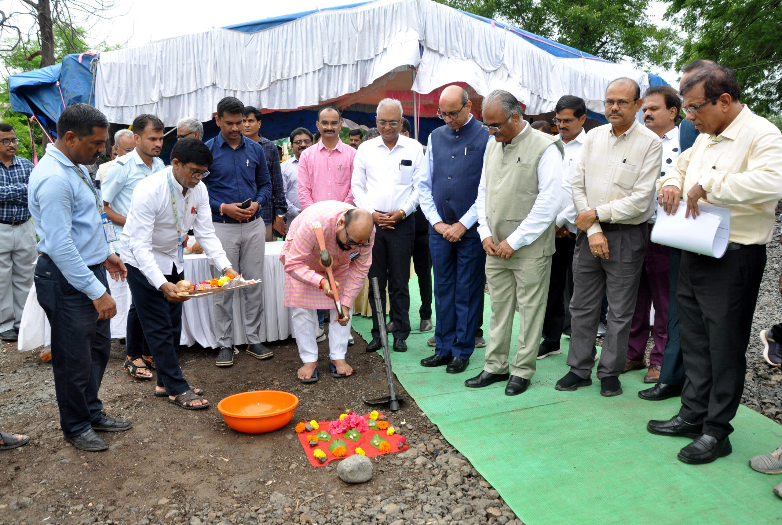 Bhoomipujan of Bahinabai Chaudhary's statue completed in North Maharashtra University