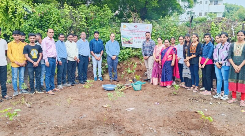 Mahavriksha planting campaign in Vivekananda college concluded with great enthusiasm