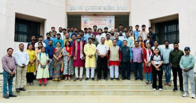 A lecture on 'Khelega Yuva, Jeetega Bharat' was held in Hindi University