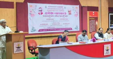 A special lecture was held on the occasion of the birth anniversary of Dr. Shankarao Chavan in 'srtm' University