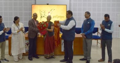 VC Dr Madhuri Kanitkar awarded D Sc degree from Dutta Meghe Institute