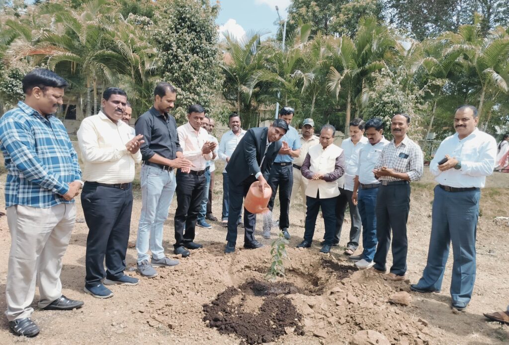 Assistant Registrar Pawar planted trees in Solapur University by giving 50 fruit saplings on his birthday