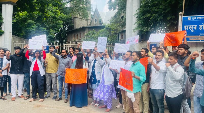 Demonstrations from ABVP and Jijiyas about incident in West Bengal at B J Govt College