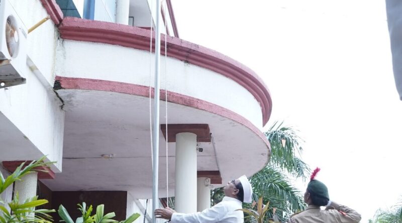 Flag Hoisting by Vice Chancellor Dr Prashant Bokare on the occasion of Independence Day at Gondwana University