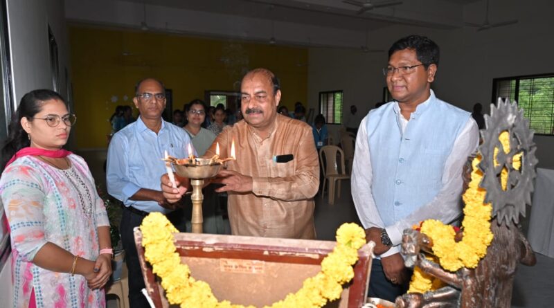 Inauguration of 'Media Writing Workshop' by Department of Hindi, Nagpur University