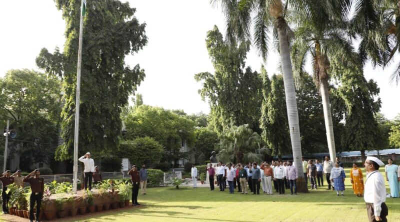 On the occasion of Independence Day, flag hoisting will be done by Vice-Chancellor Dr Vijay Phulari