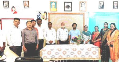 A special program was held on the occasion of Small Industries Day in the Department of Sociology, Amravati University