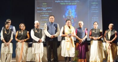 'Avagha Rang Ek Jhala' drama on the occasion of Ganeshotsav at MUHS