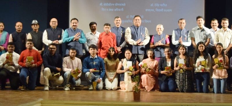 Meritorious children felicitated in Maharashtra University of Health Sciences