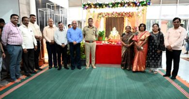 Shri Ganesh Mahaarati of YCMOU Ganesha Mandal was performed by SP Vikram Deshmane