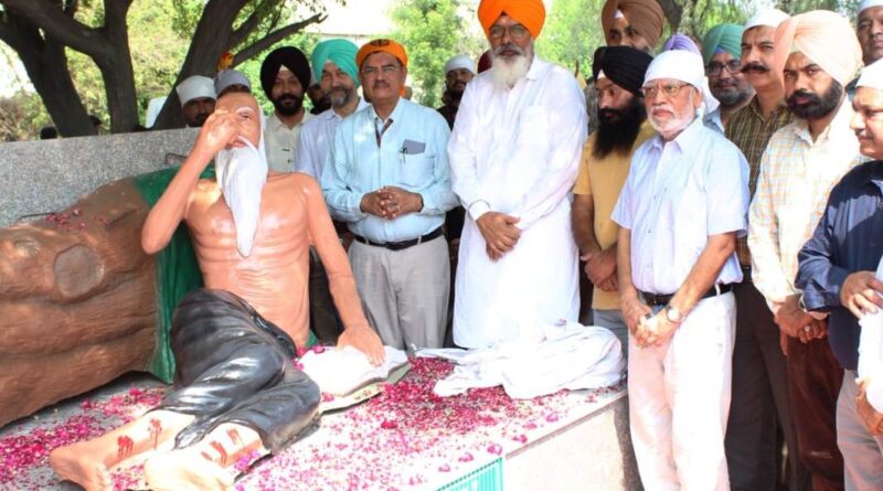 Sukhmani Sahib was recited at Baba Farid University to commemorate of Baba Farid