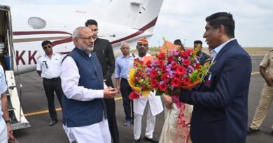 Governor CP Radhakrishnan was welcomed by Vice-Chancellor Prof. Dr. Prakash Mahanavar