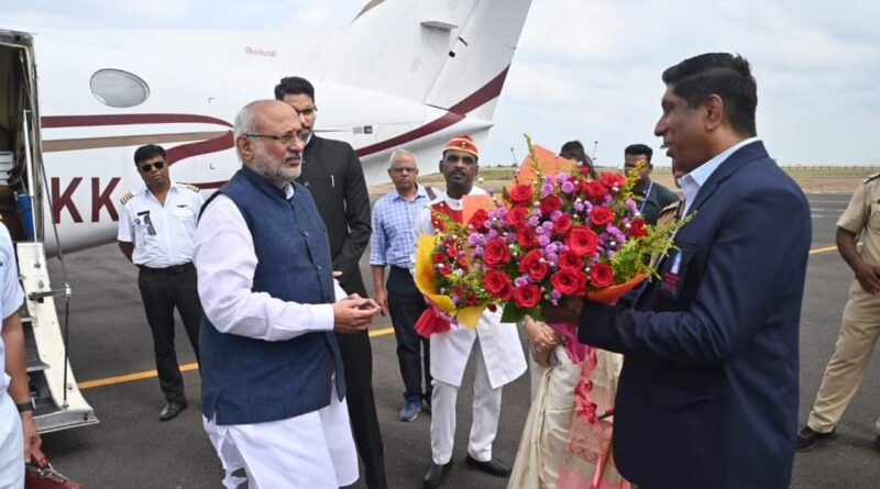 Governor CP Radhakrishnan was welcomed by Vice-Chancellor Prof. Dr. Prakash Mahanavar