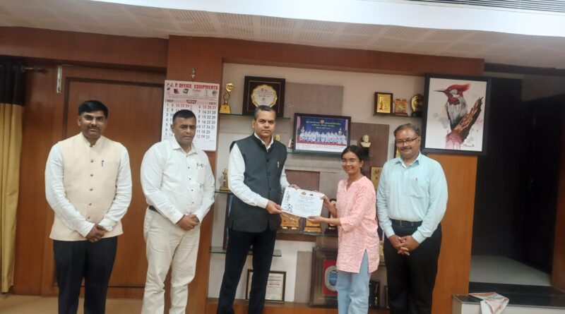 Governor PC Alexander Marathi Oratory Competition first prize to Amravati University