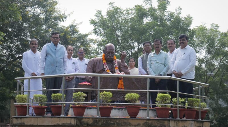 Greetings on Rashtrasant Tukdoji Maharaj Punytithi at Nagpur University b