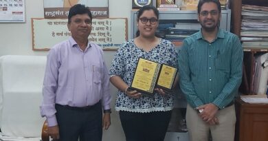 Satnam Kaur, a student of Nagpur University, received two awards in the elocution competition