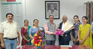 Visit of Rashtrasant Tukdoji Maharaj Nagpur University by Dr. Avinash Avalgaonkar, First Chancellor of Language University