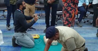 Maharashtra University of Health Sciences officers and employees get free training on Automated External Defibrillator (AED)