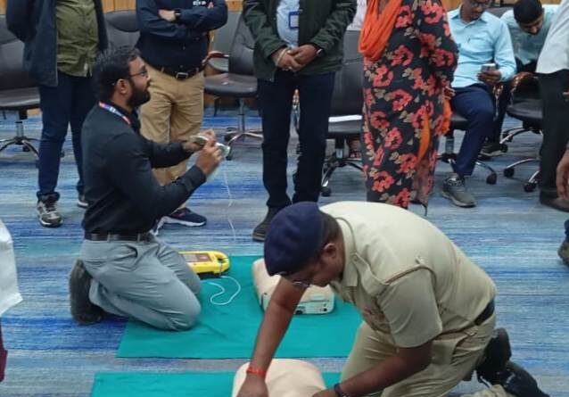 Maharashtra University of Health Sciences officers and employees get free training on Automated External Defibrillator (AED)