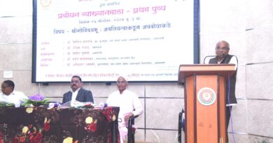 Lecture on the topic of Shri Govinda Prabhu From Ignorance to Enlightenment concluded at Amravati University