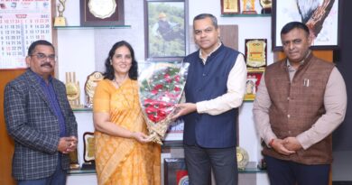 Felicitation of Dr. Mona Chimote, the inaugural author of the first World Free Creation Marathi Literature Conference.