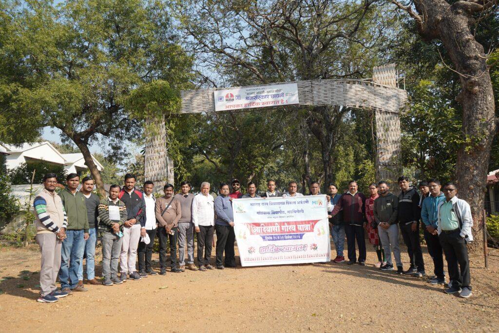 Professors from the Adivasi Gaurav Yatra visited Anandvan and Somnath projects