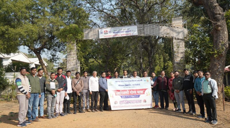 Professors from the Adivasi Gaurav Yatra visited Anandvan and Somnath projects