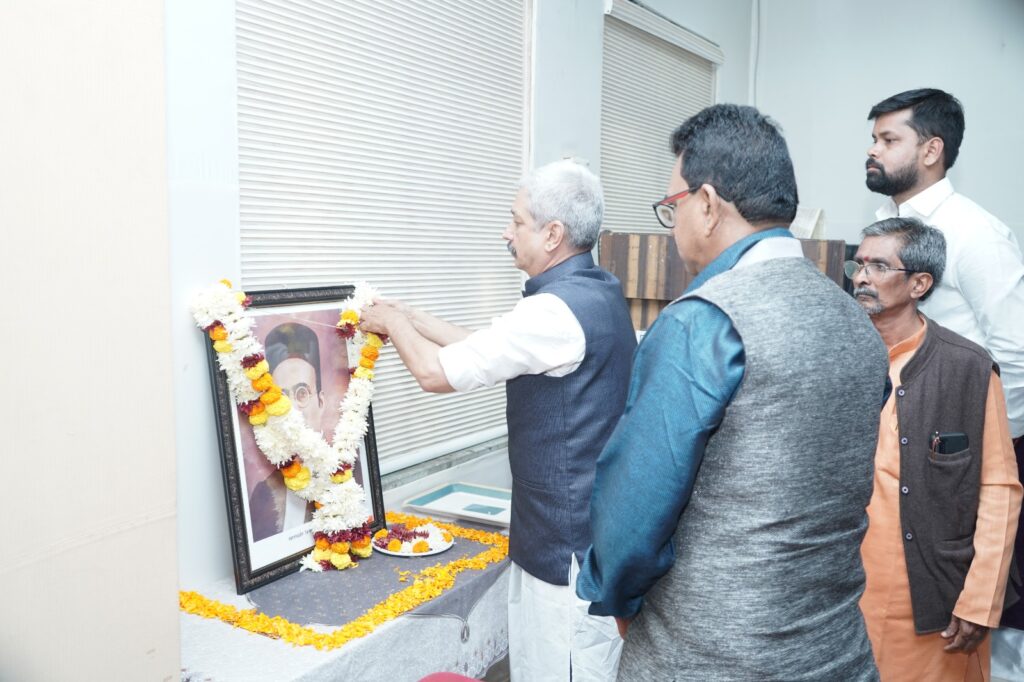 'Swatantraveer Vinayak Damodar Savarkar Literary Study Centre' inaugurated at Gondwana University