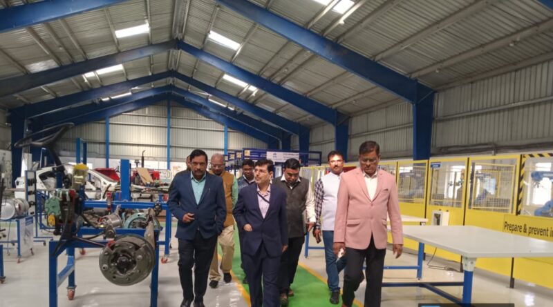 Mumbai University Vice Chancellor Dr. Ravindra Kulkarni visits CIIIT Centre at Gondwana University